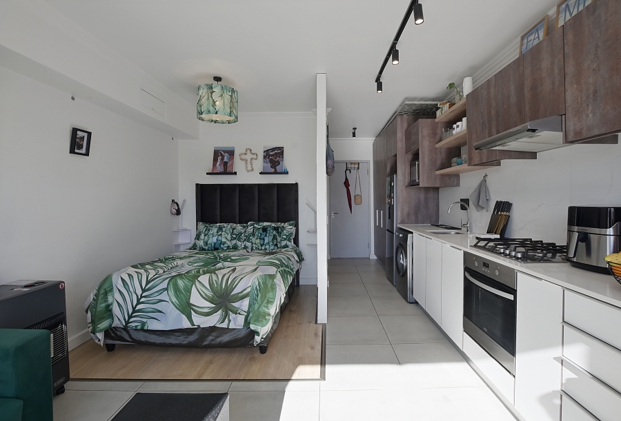 1 Bedroom Property for Sale in Table View Western Cape